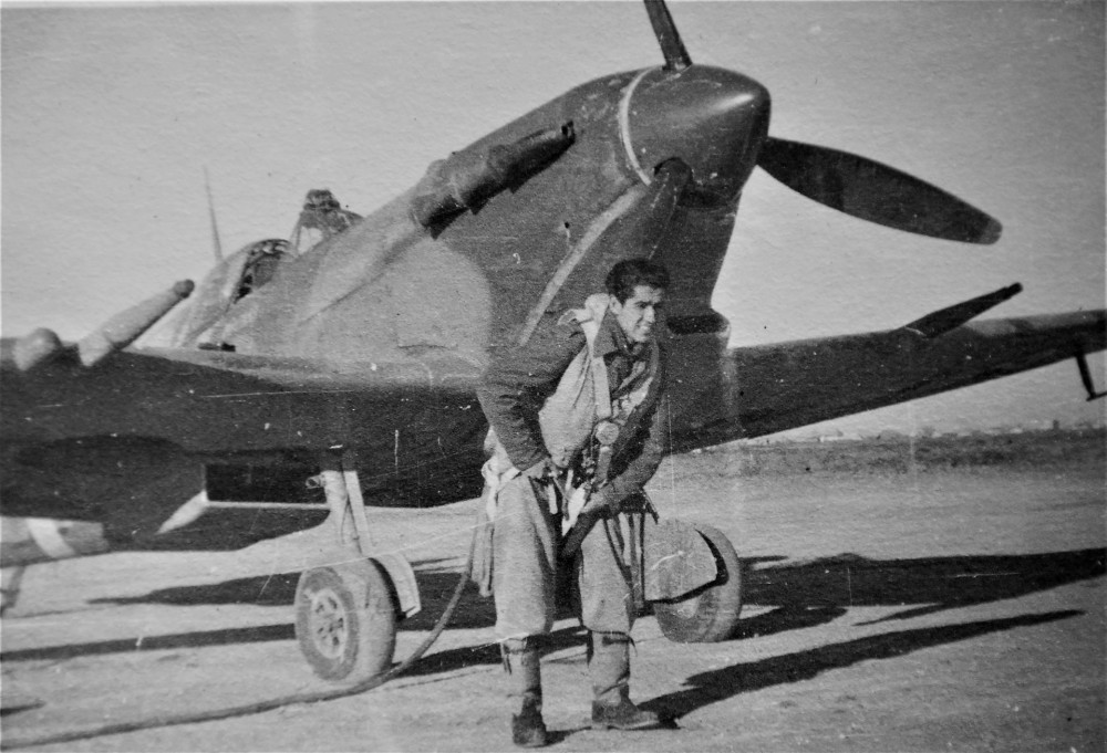 Πέθανε ο τελευταίος επιζών του Β΄ Παγκοσμίου Πολέμου, ο θρυλικός πιλότος Κωνσταντίνος Χατζηλάκος
