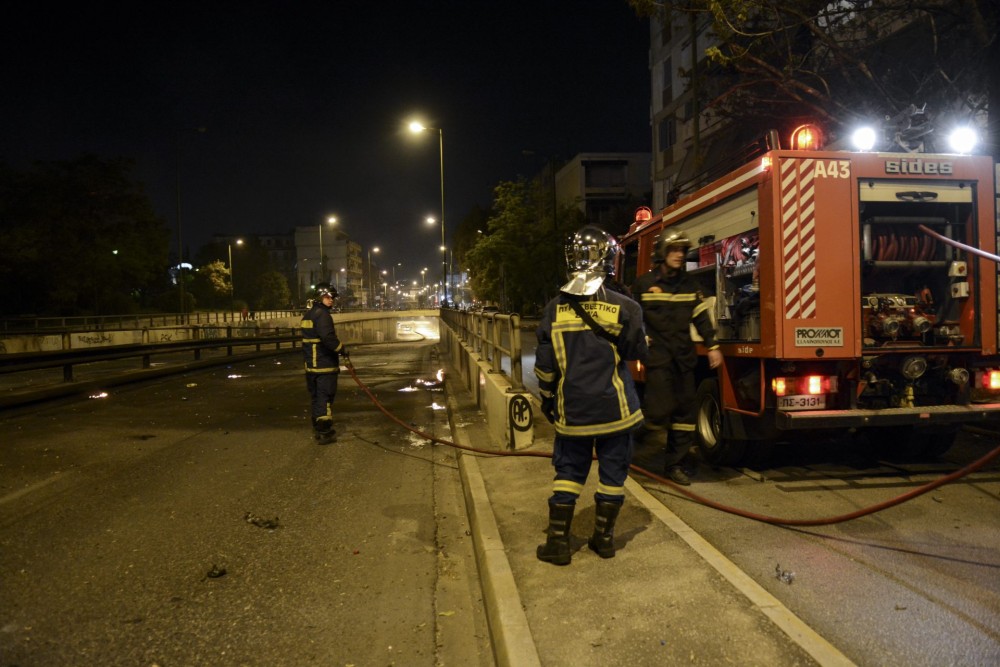 Φωτιά σε πολυκατοικία στον Πειραιά &#8211; Υπήρξαν εγκλωβισμένοι