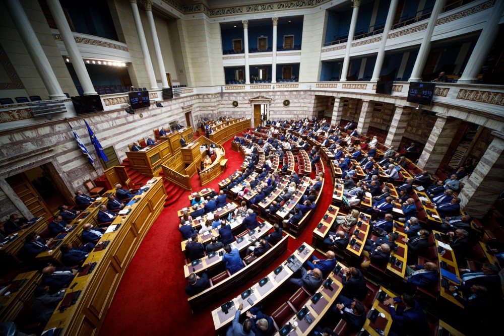 Βουλή: Υπερψηφίστηκε το νομοσχέδιο για τις αλλαγές στην ΕΥΠ &#8211; Παύονται οι υποδιοικητές