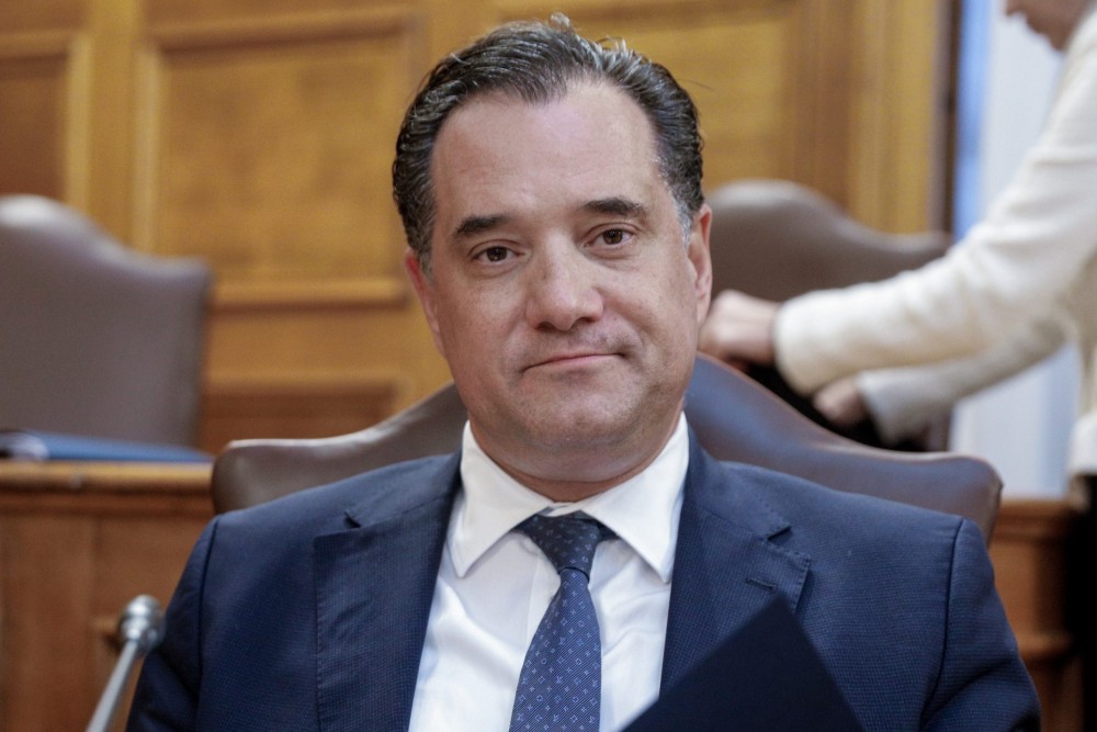 Άδωνις Γεωργιάδης: «Η κυβέρνηση δεν μπορεί να παρέμβει νομοθετικά στα επιτόκια»