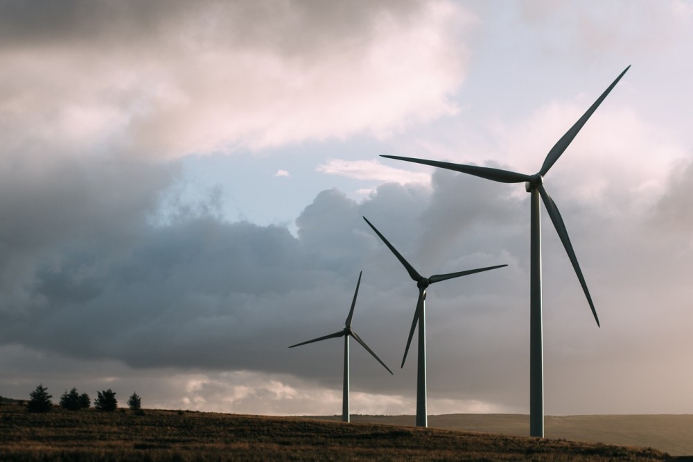 Αμετάβλητος ο στόχος της ΕΕ για τις ανανεώσιμες πηγές ενέργειας-Επιτάχυνση των αδειοδοτήσεων ζητούν οι 27