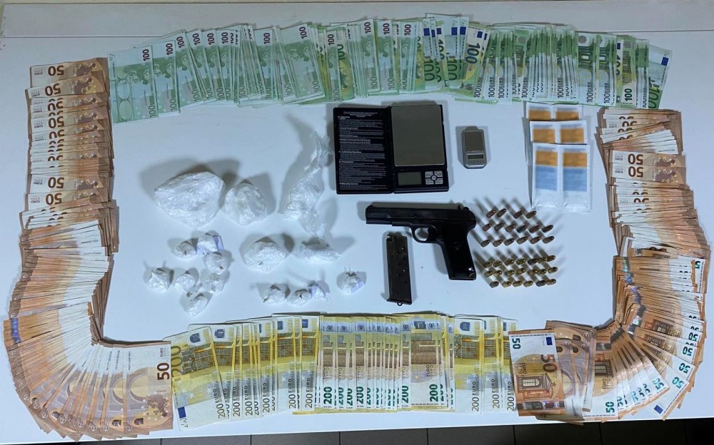 Τριακόσια γραμμάρια κοκαϊνη και μεγάλο χρηματικό ποσό βρέθηκαν στην κατοχή 39χρονου στη Θεσσαλονίκη