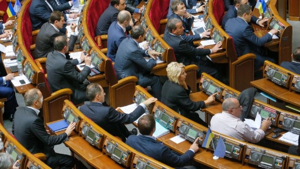 Το ουκρανικό κοινοβούλιο υιοθετεί αμφιλεγόμενο νόμο για τα ΜΜΕ
