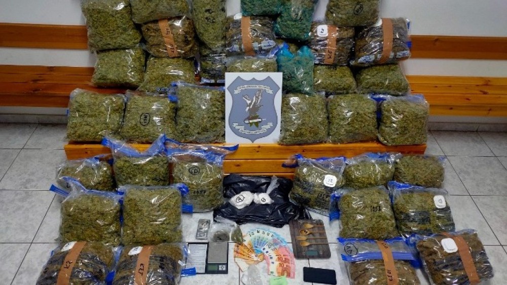 Χαλκιδική: Συνελήφθη γυναίκα με 37 κιλά κάνναβης και 240 γραμμάρια κοκαΐνης