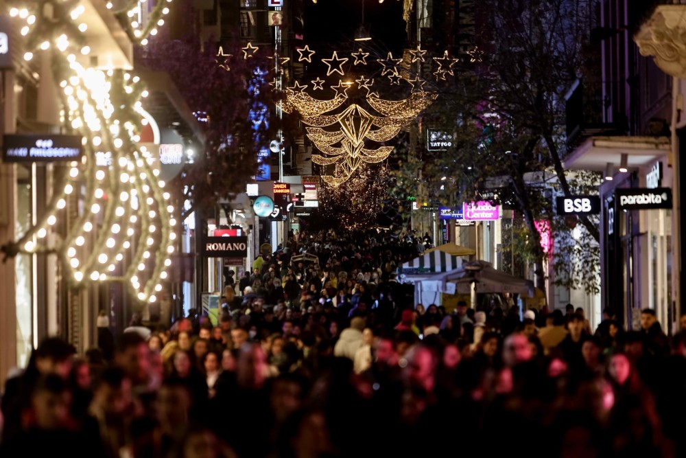 Ανοιχτά παραμονή Χριστουγέννων τα μαγαζιά- Πόσα ξοδεύουν οι Έλληνες για δώρα