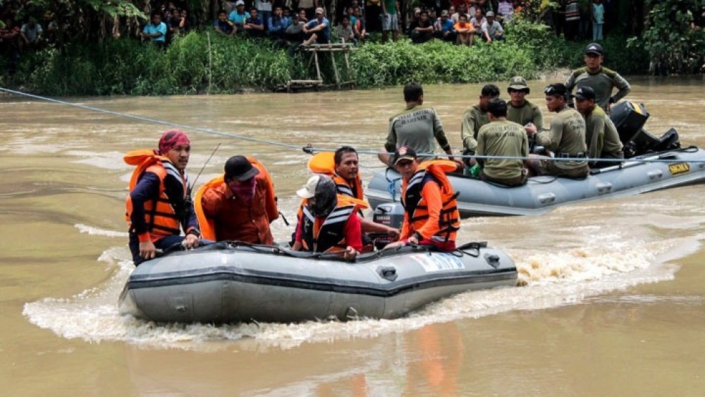 Στους 44 οι νεκροί 28 αγνοούνται στις φονικές πλημμύρες στις Φιλιππίνες