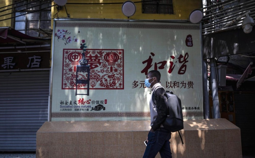 &#8220;Έρχεται η άνοιξη&#8221;-Ενθουσιασμός στην Κίνα για την κατάργηση της υποχρεωτικής καραντίνας