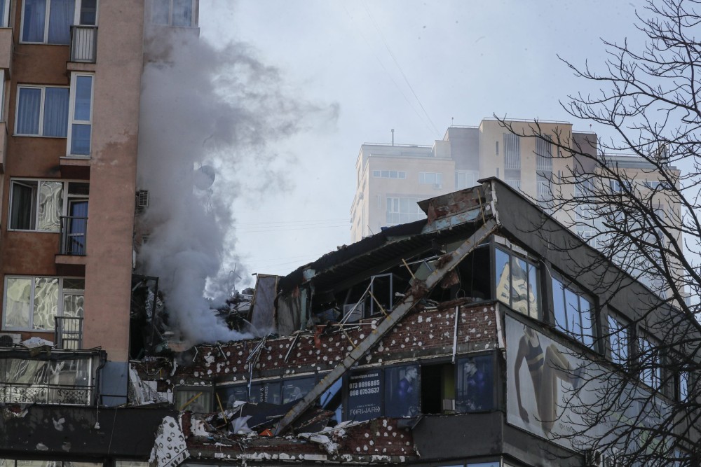 Ουκρανία: Έξι νεκροί, ανάμεσά τους ένα νεογνό, από ρωσικό βομβαρδισμό στη Χερσώνα