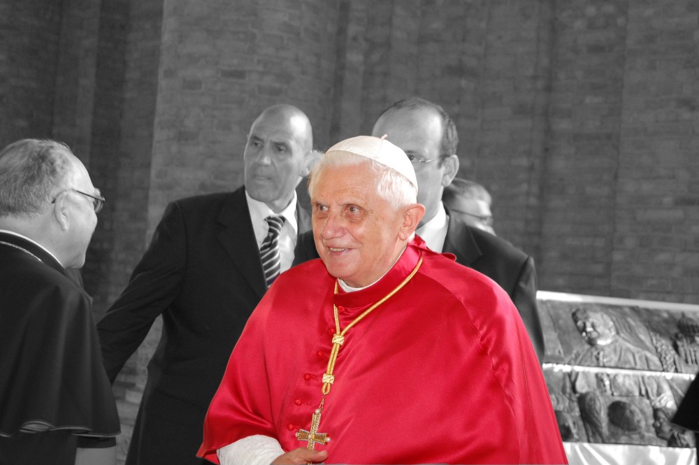 Ο εκπρόσωπος του Βατικανού επιβεβαιώνει την επιδείνωση της κατάστασης της υγείας του Βενέδικτου