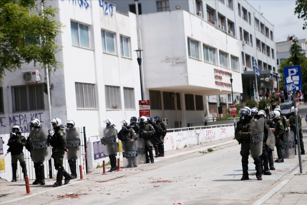 Αστυνομική επιχείρηση απέτρεψε κατάληψη σε κτίριο του ΑΠΘ-Συνελήφθησαν 29 άτομα