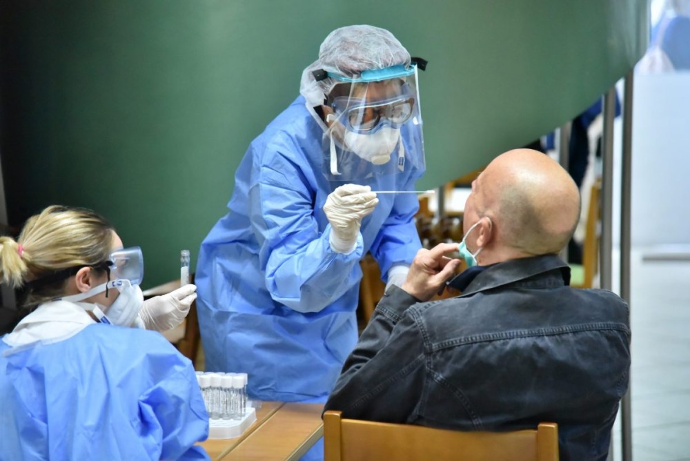 ΕΟΔΥ: 137 νεκροί από κορονοϊό την τελευταία εβδομάδα &#8211; «Έκρηξη» στα κρούσματα γρίπης