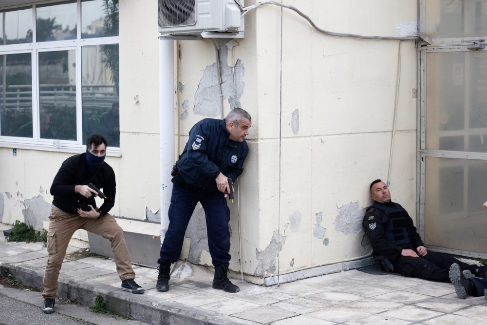 Ενεργός εκτελεστής μπαίνει στο Αστυνομικό Μέγαρο-Σενάρια προσομοίωσης στη Θεσσαλονίκη (pics)