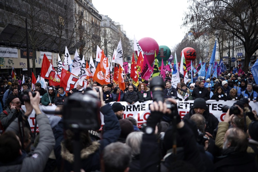 Γαλλία: Νέα απεργία αύριο κατά της συνταξιοδοτικής μεταρρύθμισης Μακρόν