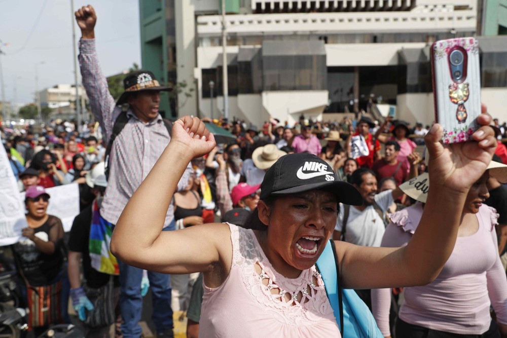 Πολιτική αναταραχή στο Περού &#8211; «τώρα εμφύλιος πόλεμος&#33;» φωνάζουν διαδηλωτές