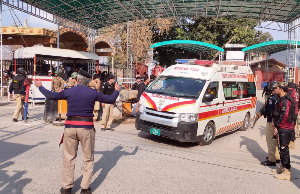 Πακιστάν: Τουλάχιστον 28 νεκροί και δεκάδες τραυματίες σε έκρηξη σε τζαμί