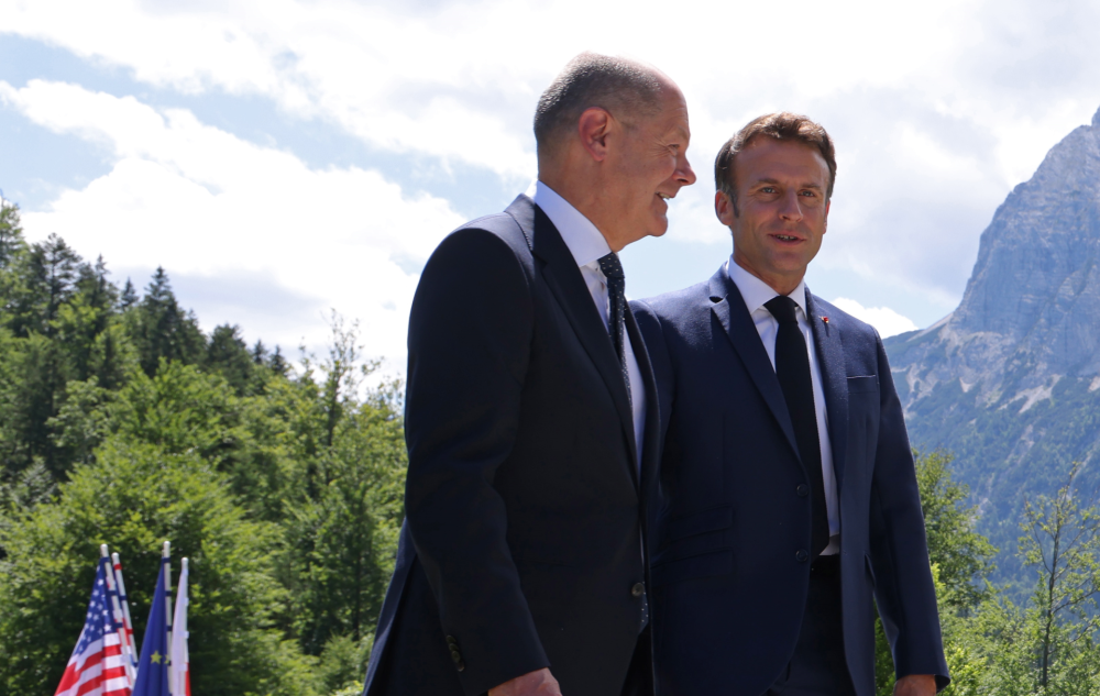 Γαλλία: Μακρόν και Σολτς συναντώνται σήμερα, σε μια προσπάθεια επίδειξης ενότητας