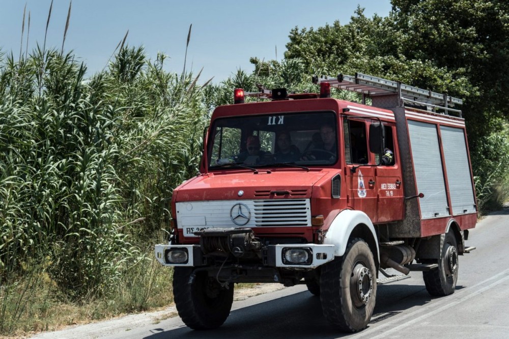 Θεσσαλονίκη: Στις φλόγες δύο αυτοκίνητα στον οικισμό Ρομά «Αγία Σοφία»