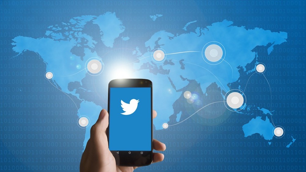 Τουλάχιστον 500 εταιρείες ανέστειλαν τις διαφημίσεις τους στο Twitter μετά την αγορά του απο τον Μασκ