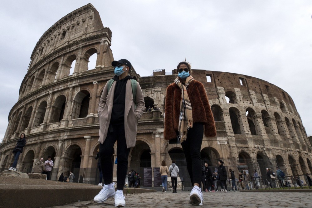 Ιταλία: Η κυβέρνηση διαθέτει 2,4 δισ. ευρώ για το «μπόνους διακοπών»