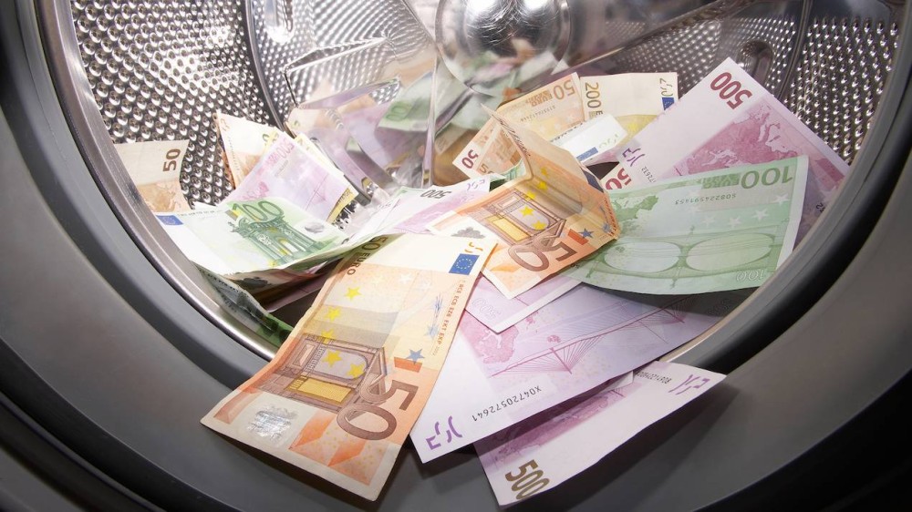 Β. Ντομπρόβσκις: Σχέδιο 6 πυλώνων για την καταπολέμηση του «ξεπλύματος» χρήματος