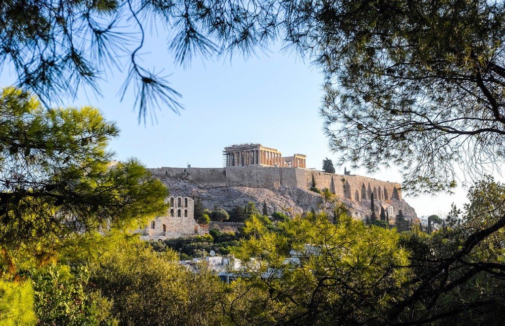 Guardian: Η Ελλάδα κερδίζει τη μάχη με τον κορωνοϊό