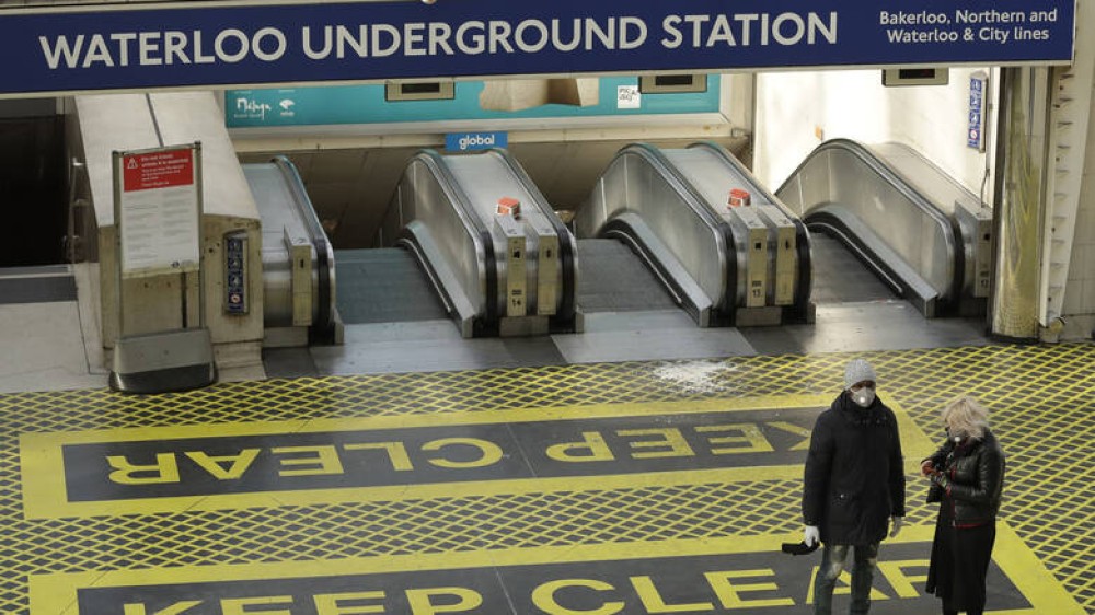 Βρετανία: Συγκλονίζει ο θάνατος υπαλλήλου μετρό από κορωνοϊό &#8211; Την έφτυσε μολυσμένος επιβάτης