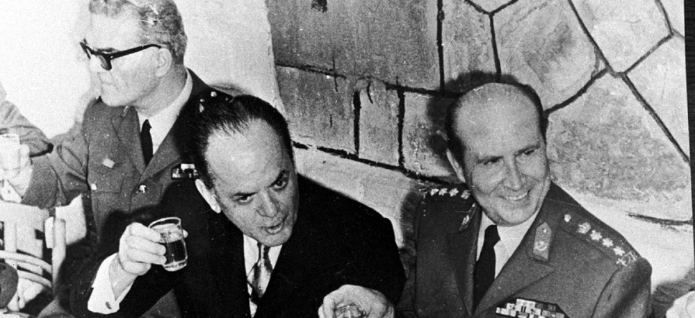 21 Απριλίου 1967: Η «ασθενής» Ελλάδα στον πάγο, η δημοκρατία στο απόσπασμα