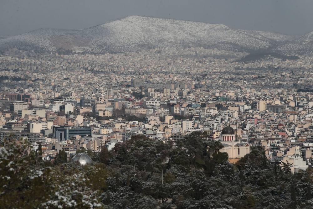 Εντυπωσιακές εικόνες και βίντεο με την Αθήνα &#8220;ντυμένη&#8221; στα λευκά