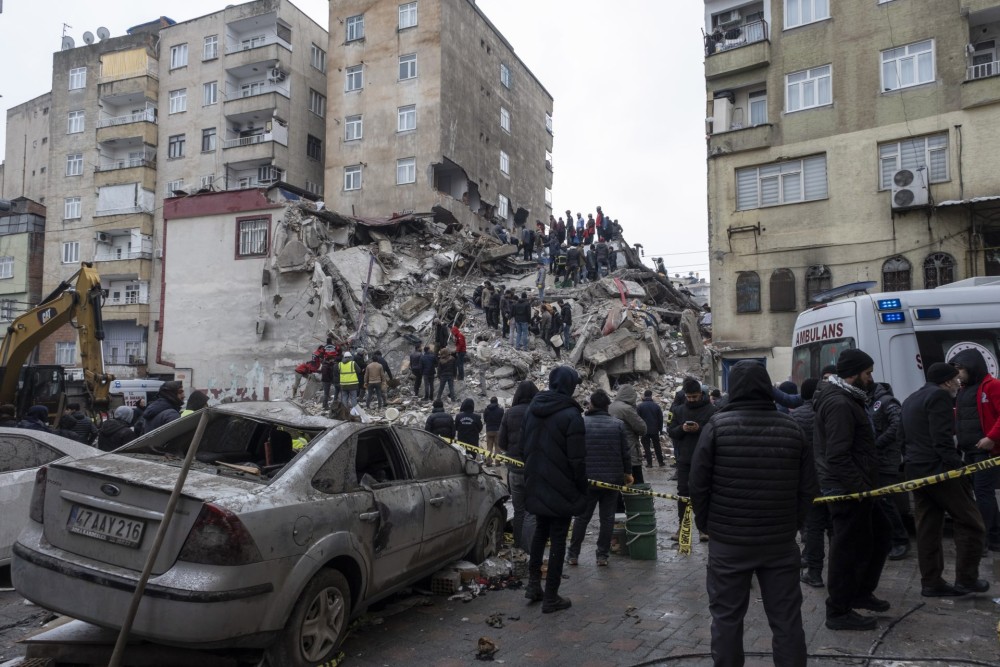 Σεισμός Τουρκία &#8211; Συρία: Ρώσοι και Ουκρανοί από κοινού στη μάχη απεγκλωβισμού επιζόντων