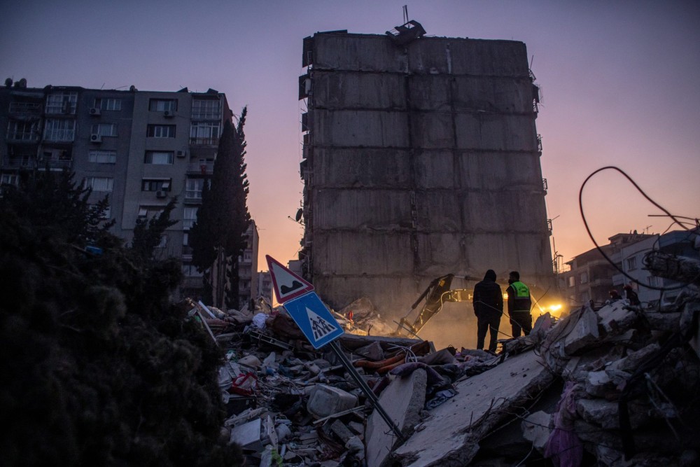 Σεισμός στην Τουρκία: &#8220;Efharisto poli file&#8221;-Το πρωτοσέλιδο της Hurriyet για την ελληνική βοήθεια