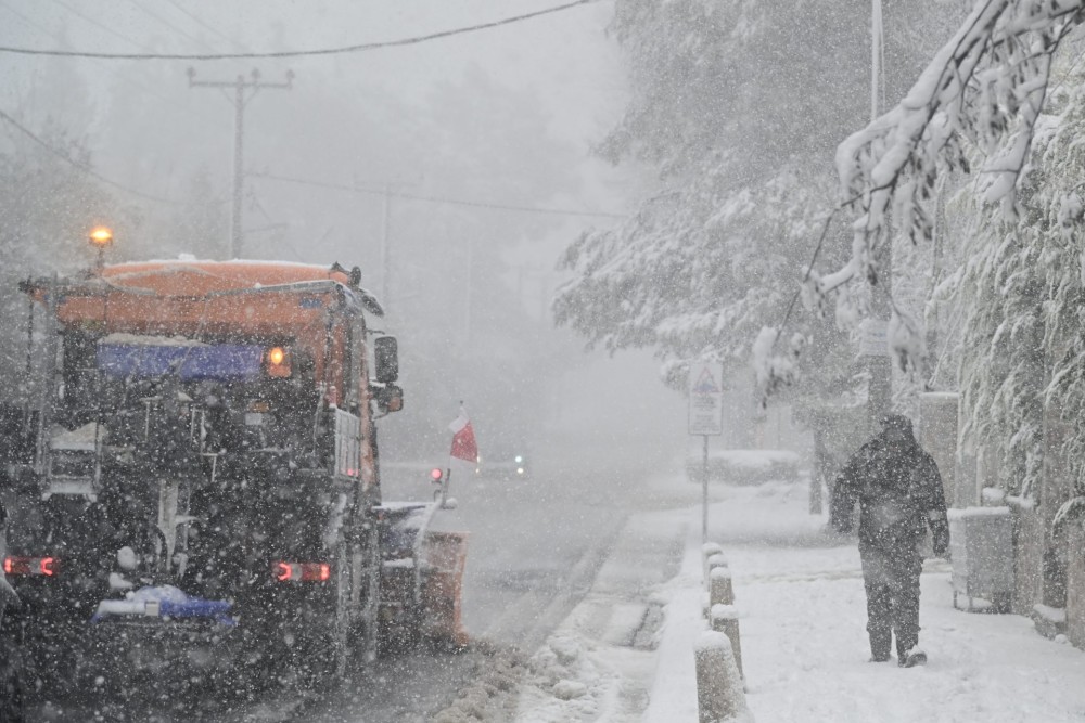 Κακοκαιρία Barbara: Αγριεύει ο χιονιάς-Νέο μήνυμα 112- Κλειστή η εθνική Αθηνών Λαμίας