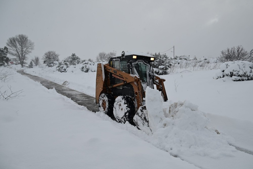 Προβλήματα από χιονοπτώσεις σε Χίο και Λέσβο