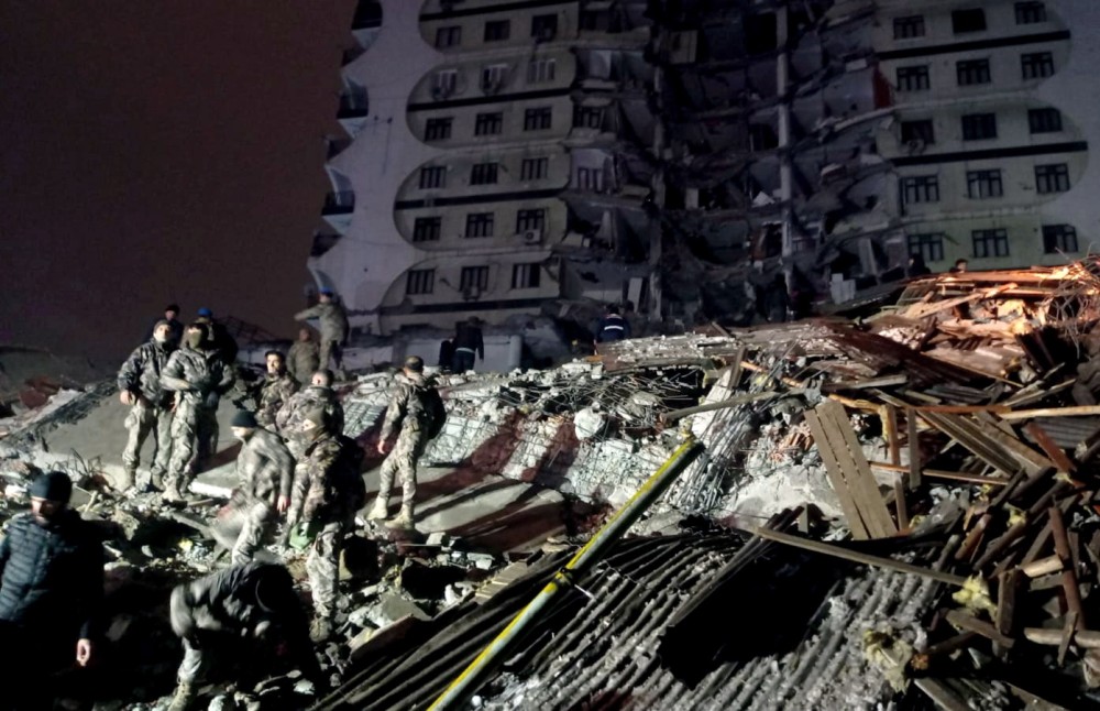 Τρομακτικός σεισμός 7,8 Ρίχτερ στην Τουρκία -Δεκάδες νεκροί, κατέρρευσαν κτίρια