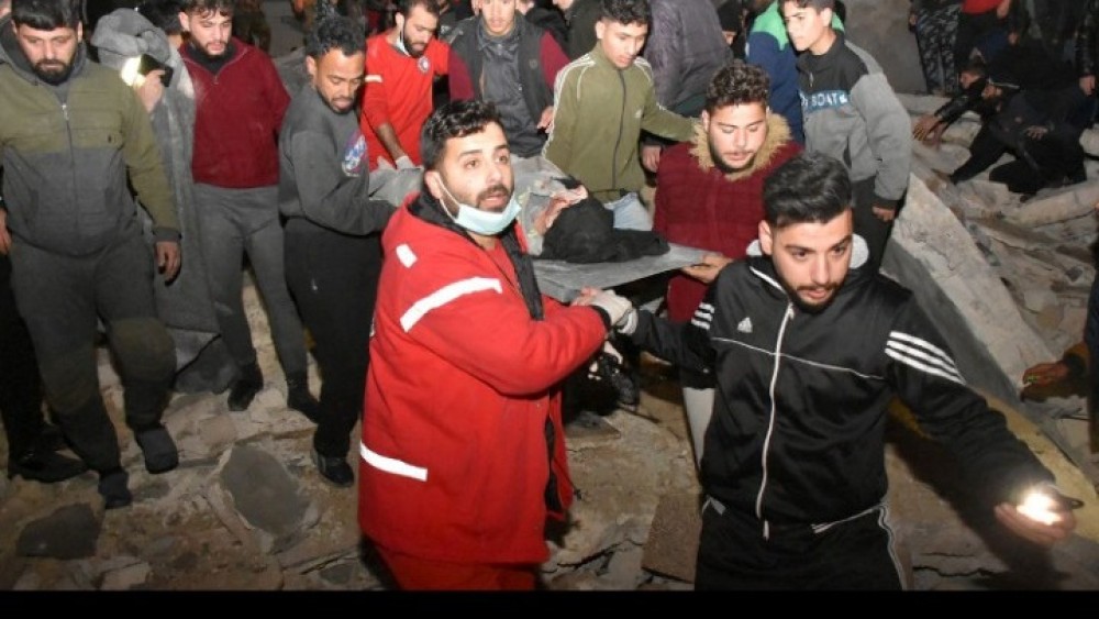 Λέκκας για σεισμό σττην Τουρκία: Η απόγνωση ξεχειλίζει &#8211; Ψάχνουν με τα χέρια στα συντρίμμια για δικούς τους