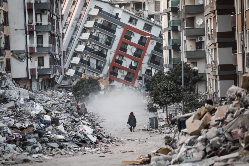 Σεισμός Τουρκία: 3 άνθρωποι βγήκαν ζωντανοί από τα ερείπια μετά από 296 ώρες&#33;