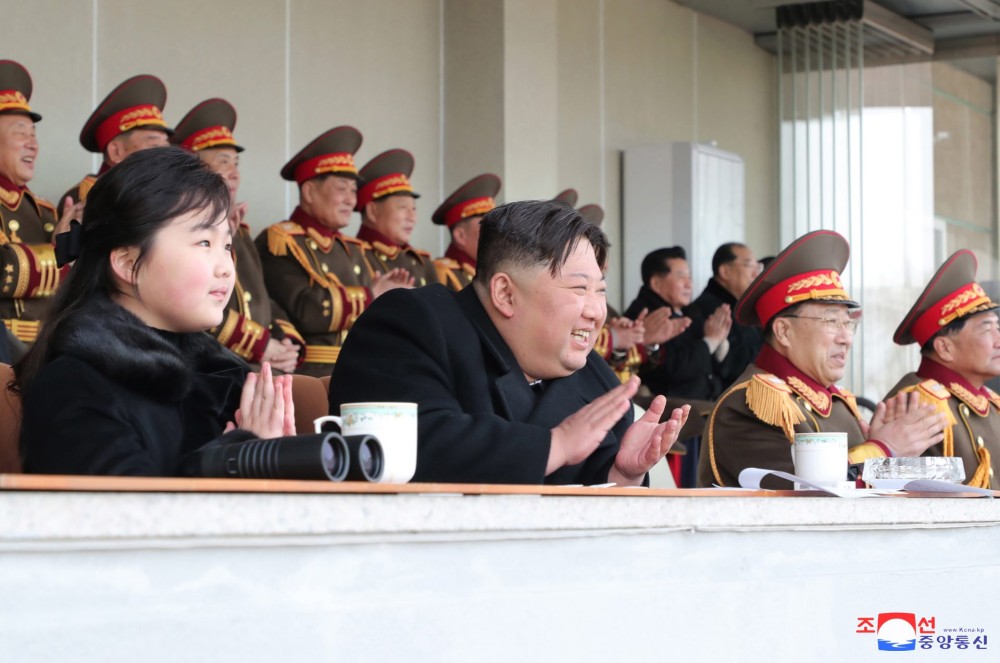 Βόρεια Κορέα: Δημόσια εμφάνιση της κόρης του Κιμ Γιονγκ Ουν σε γήπεδο