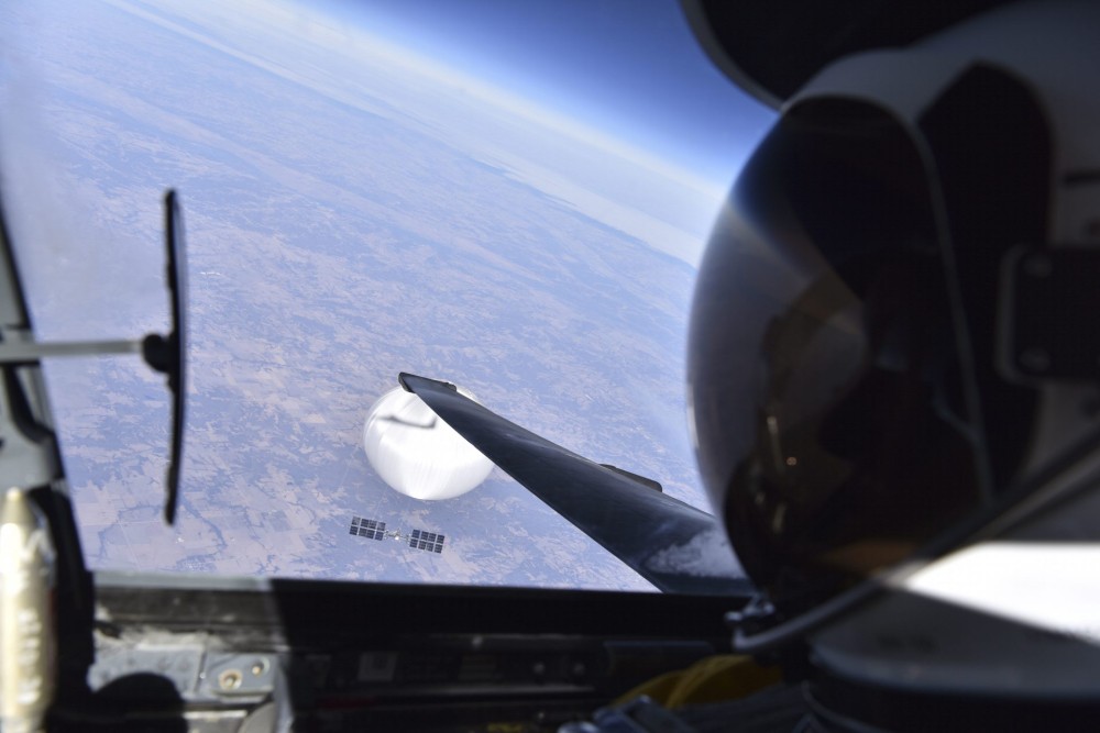 H selfie Αμερικανού πιλότου με το κινεζικό κατασκοπευτικό μπαλόνι