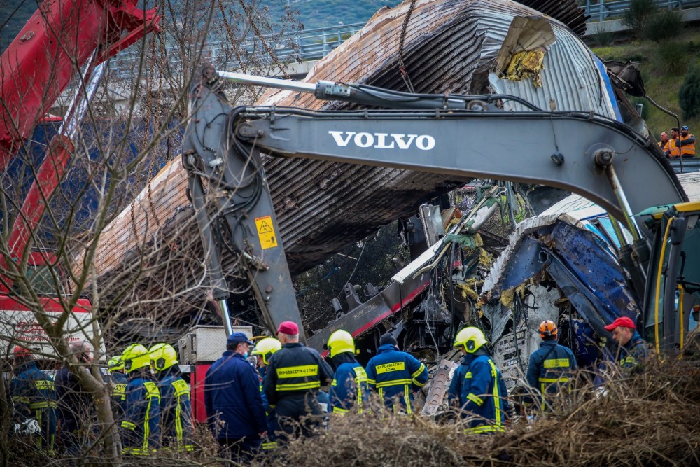 Τουλάχιστον 20 οι αγνοούμενοι από την τραγωδία στα Τέμπη