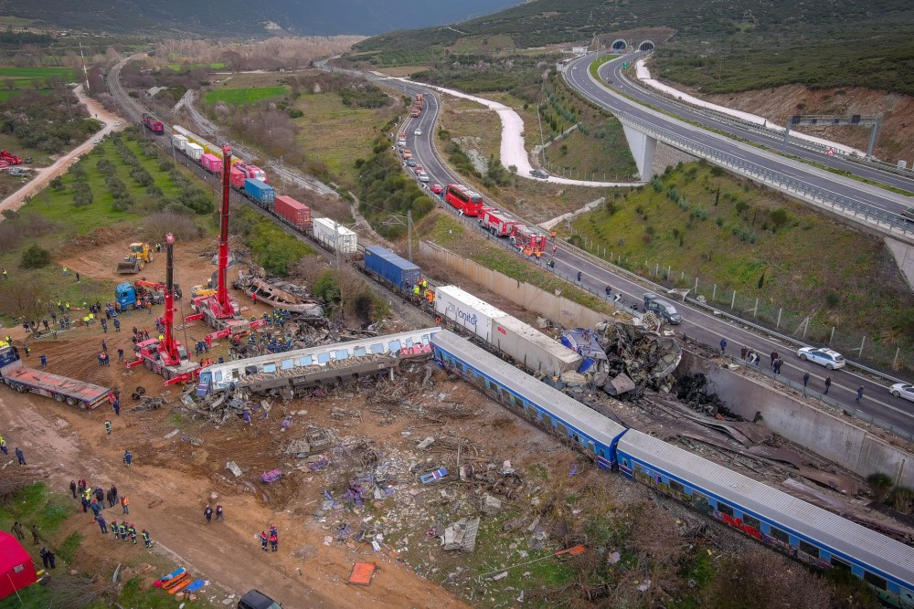 Τραγωδία στα Τέμπη: Πως ο σταθμάρχης  για 15 λεπτά θα μπορούσε να αποφύγει το μακελειό