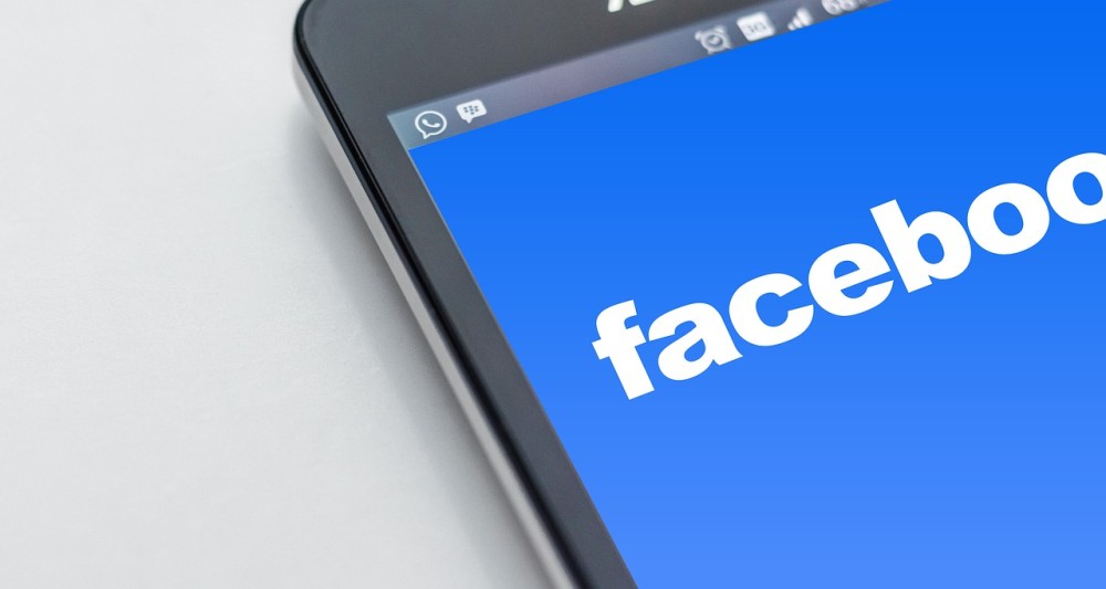 Ξαφνική δυσλειτουργία του Facebook - Στέλνει αυτομάτως αιτήματα φιλίας στα προφίλ που επισκέπτονται οι χρήστες