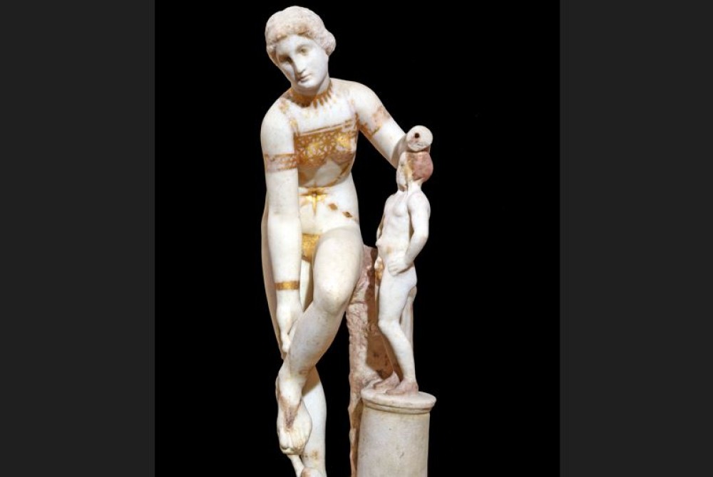 &#8220;Η Αφροδίτη με το χρυσό μπικίνι&#8221; &#8211; Ένας απρόσμενος επισκέπτης στο Μουσείο Ακρόπολης