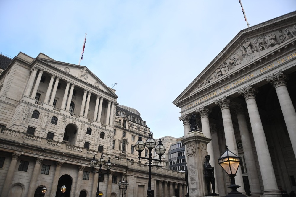 Credit Suisse: Η Τράπεζα της Αγγλίας θα στηρίξει την εξαγορά  από την UBS