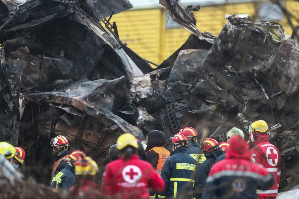 Τραγωδία στα Τέμπη &#8211; Απολογία σταθμάρχη: «Διόρθωσαν με μπλάνκο τις βάρδιες, μετά το δυστύχημα»
