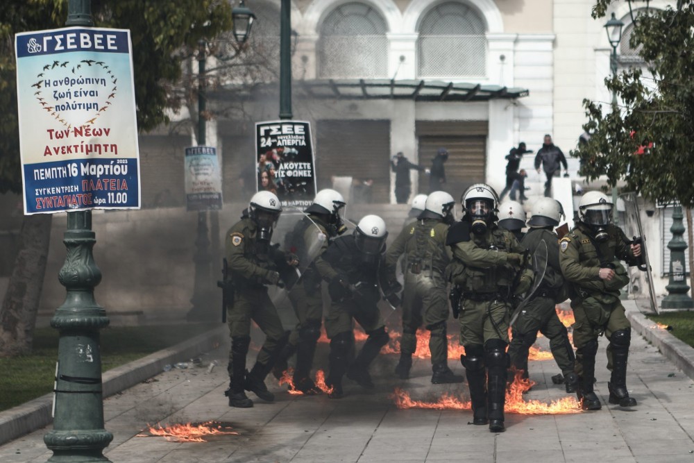 ΕΛ.ΑΣ.: Πέντε τραυματίες αστυνομικοί, 3 συλλήψεις και 14 προσαγωγές από τα επεισόδια στην Αθήνα