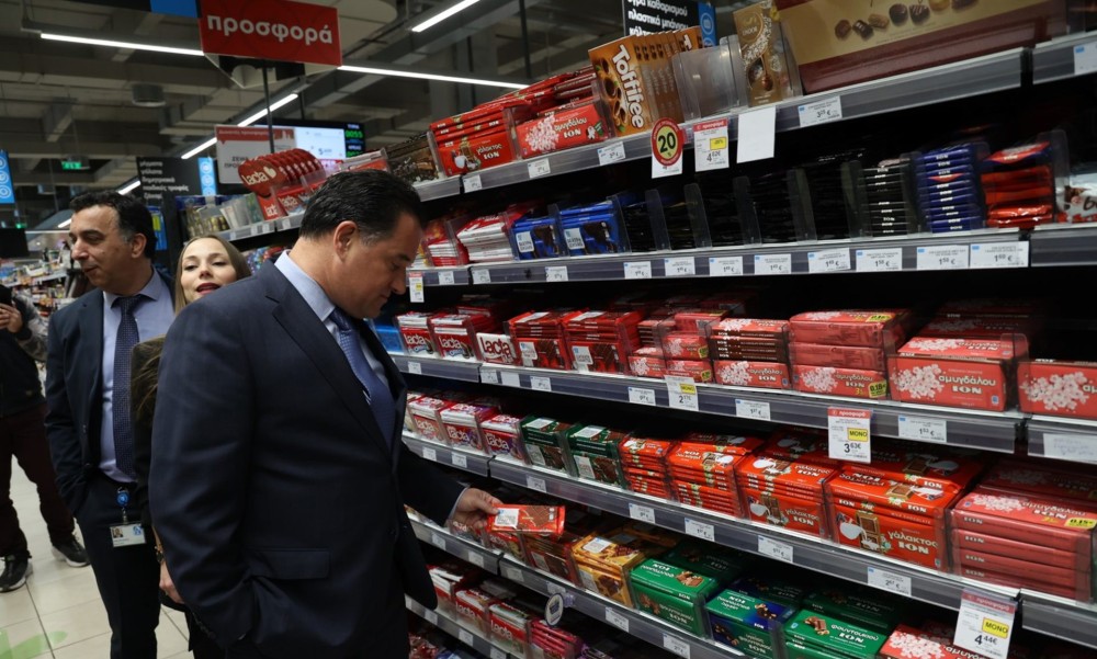 Αυτοψία Γεωργιάδη στα σουπερμάρκετ: Μειώσεις τιμών στο «Καλάθι» νοικοκυριού