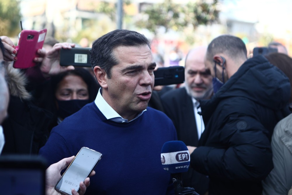 Μνημείο υποκρισίας: Ο ΣΥΡΙΖΑ έφτασε το όριο των συντάξεων στα 67 αλλά τρέχει να στηρίξει τη γαλλική&#8230; αριστερά