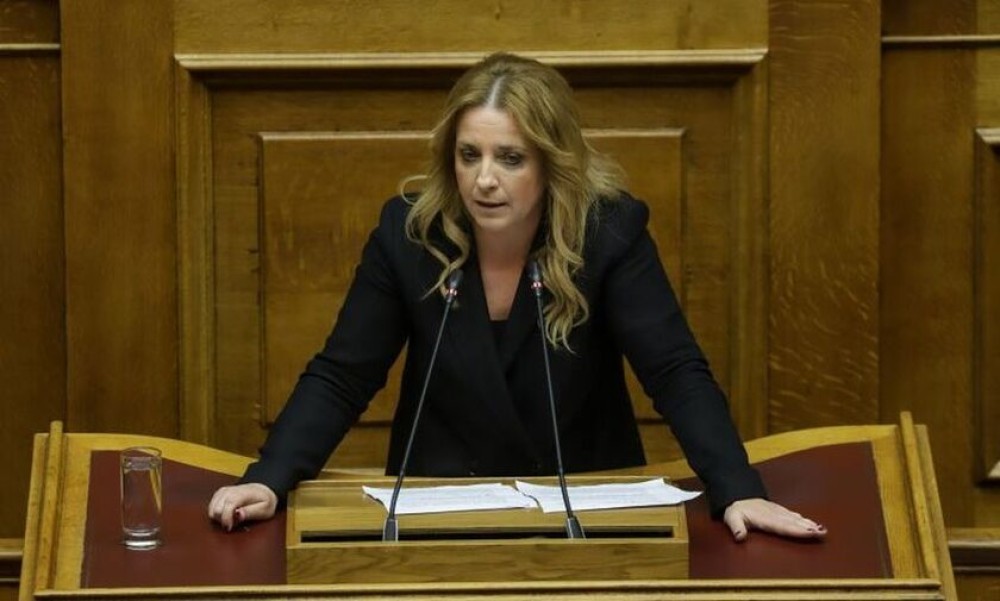 Παναγιώτα Βράντζα: Κούνησε μαντήλι η υποψήφια βουλευτής του ΣΥΡΙΖΑ