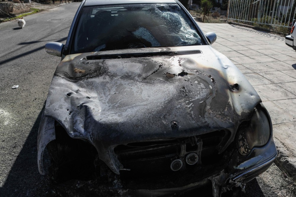 Αυτοκίνητο πήρε φωτιά εν κινήσει στη Θεσσαλόνικη