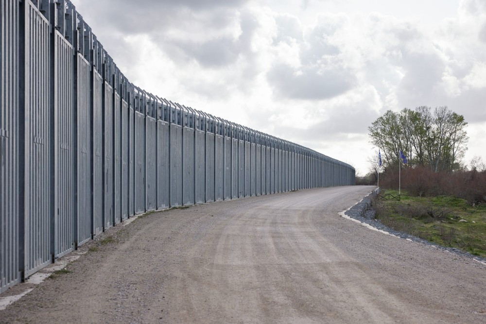 Ο Guardian επαινεί την Ελλάδα για το μεταναστευτικό &#8211; Παράδειγμα προς μίμηση η φύλαξη των συνόρων