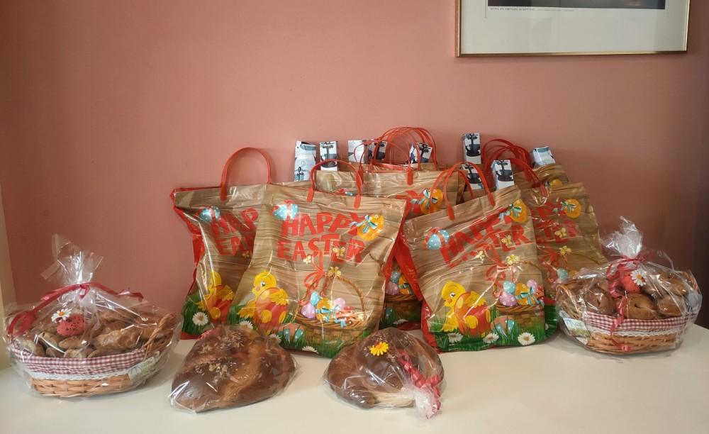 Δήμος Αθηναίων: Τρόφιμα σε ευάλωτες οικογένειες και πασχαλινά δώρα στα παιδιά